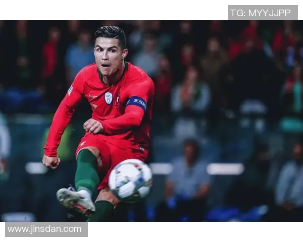 足球巨星潮流穿搭迷彩服造型集锦展现个性与力量